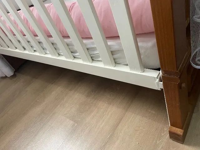 Berço de madeira maciça que vira cama - Foto 4