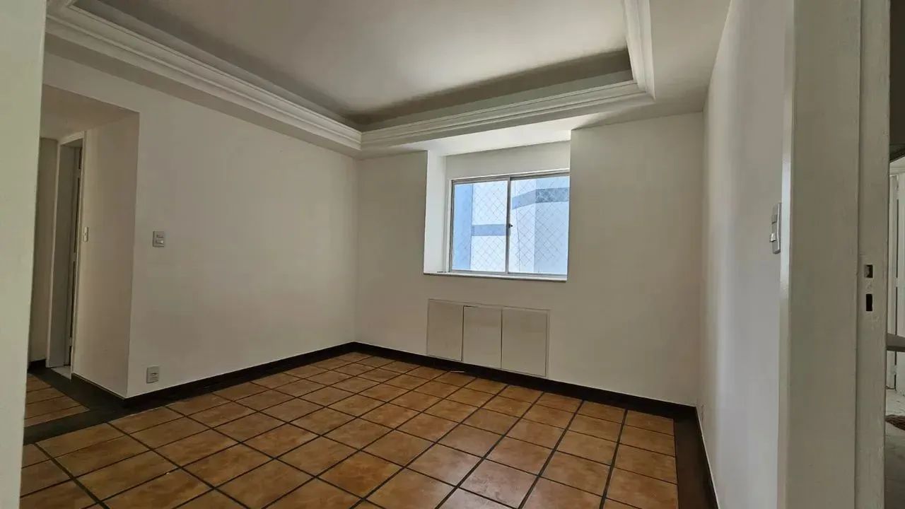 Vendo apartamento com três quartos na melhor localização do Caminho  das Árvores. - Foto 3