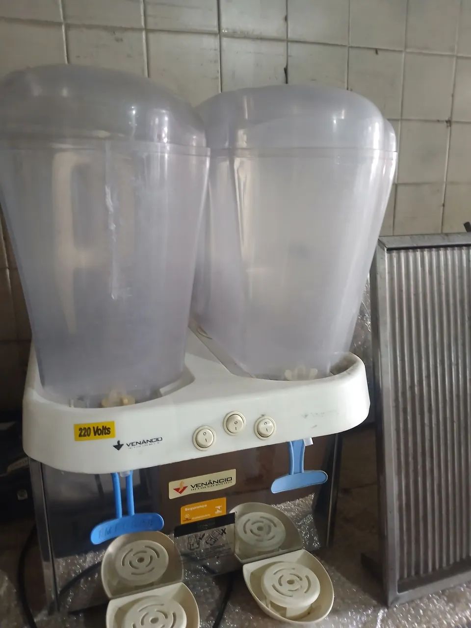 Cortador de frios e balança eletrônica e refresqueiras  - Foto 4