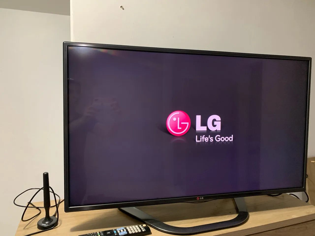 TV LG 42  LÁ 6200