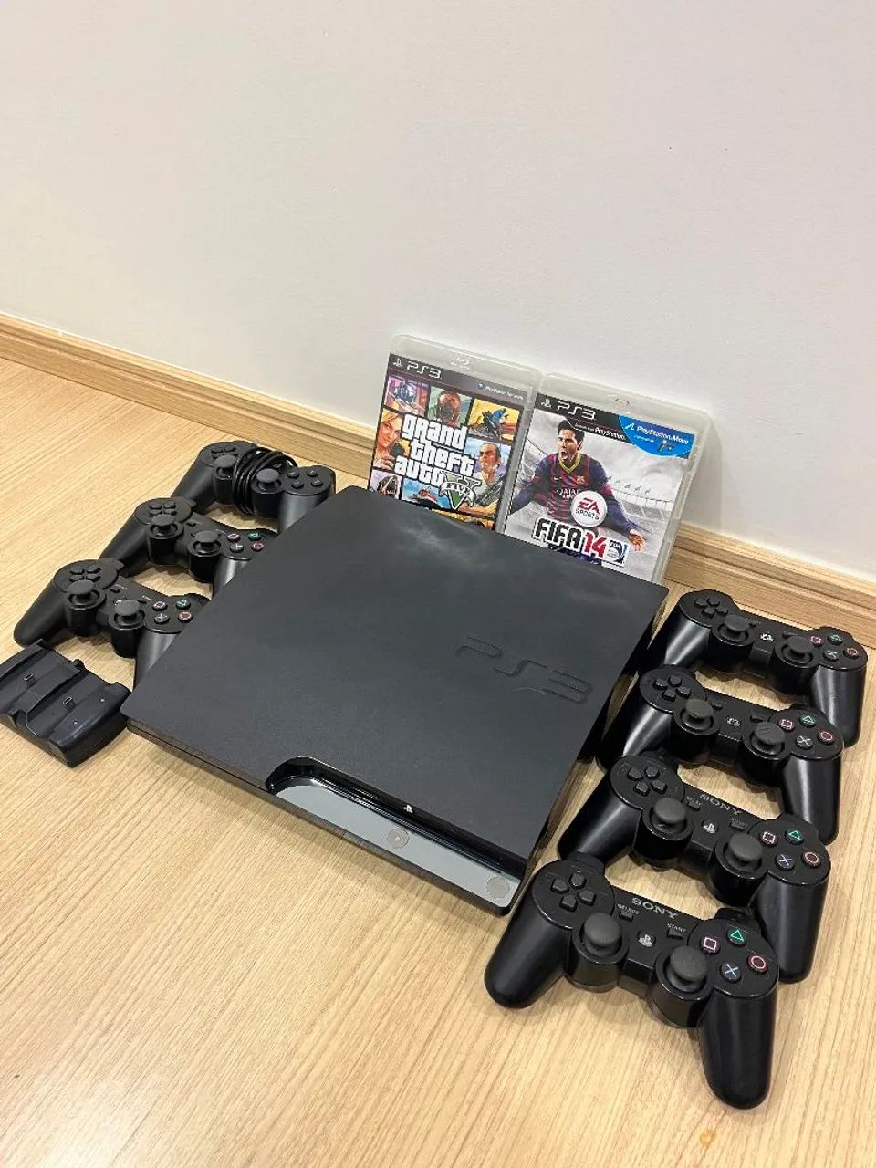 Ps3 com jogos e controles - Foto 2