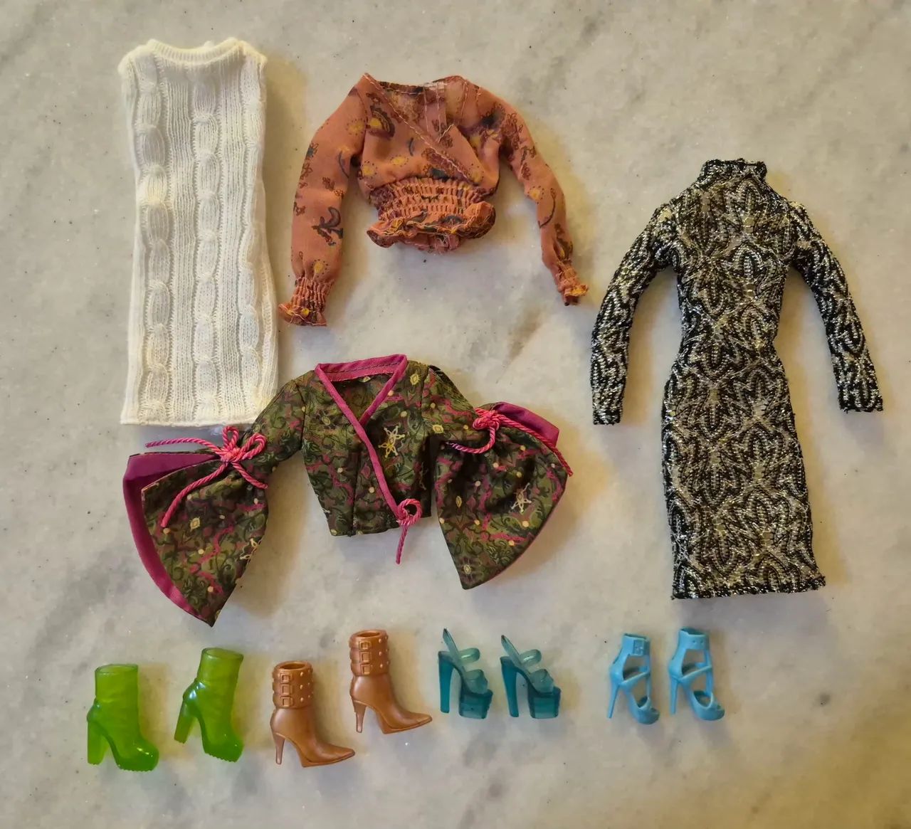 Barbie collector lote roupas e sapatos