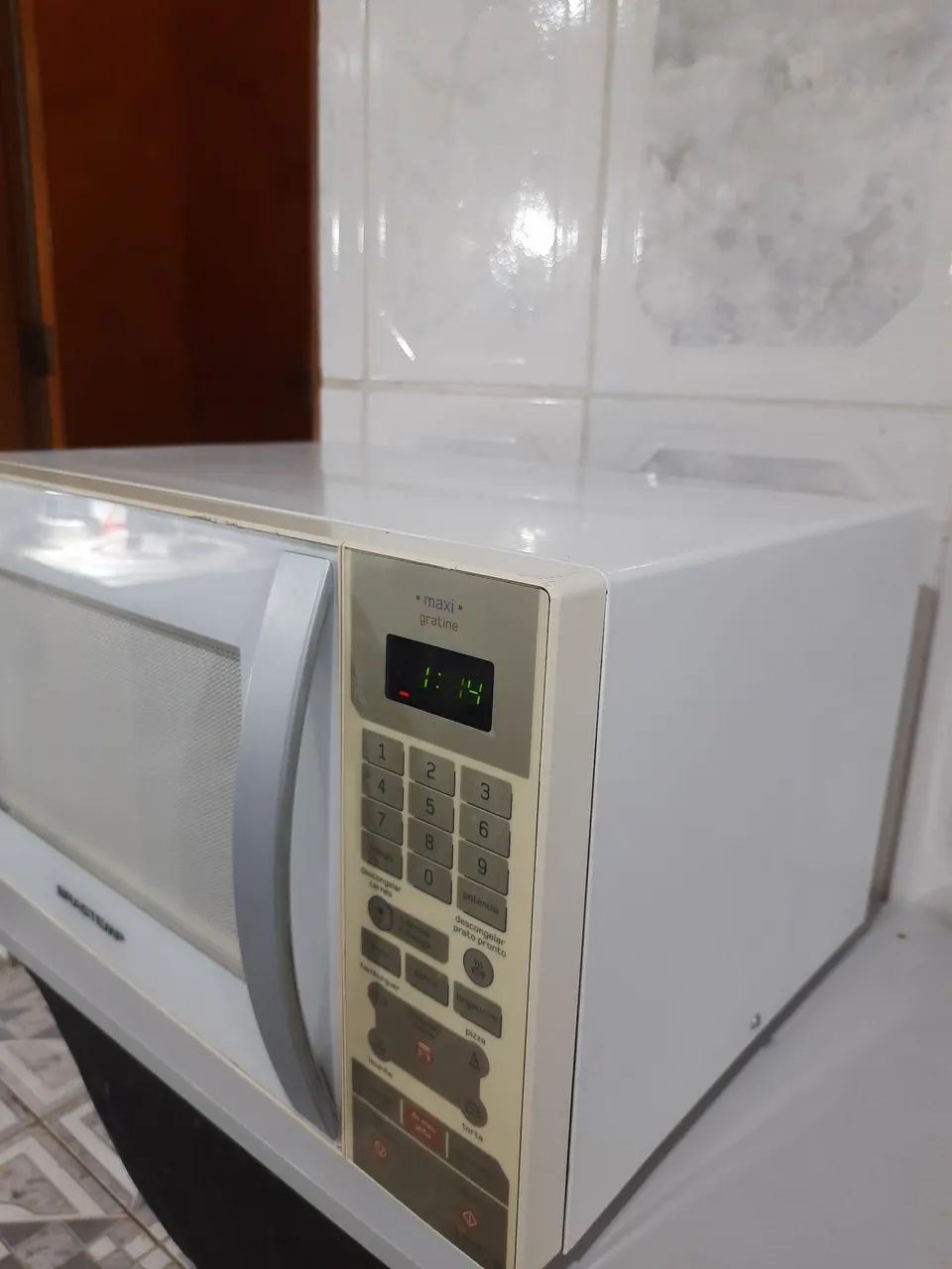 Micro-ondas BRASTEMP Maxi gratine 30L, 127v  funcionando perfeitamente 