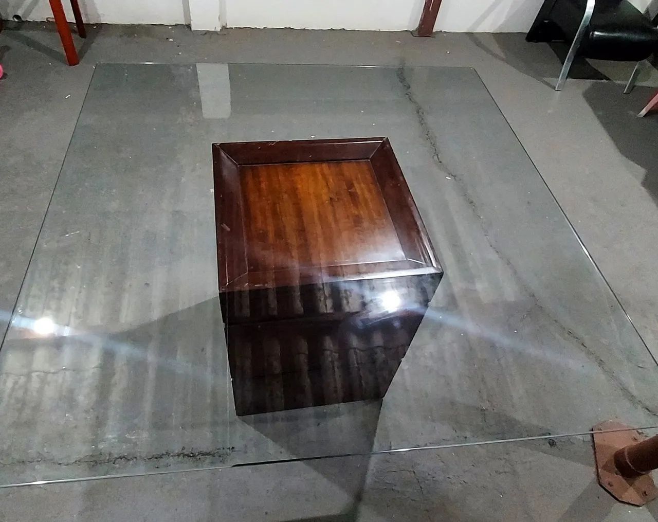 Mesa jantar 8 lugares quadrado e vidro temperado, base madeira.  - Foto 5