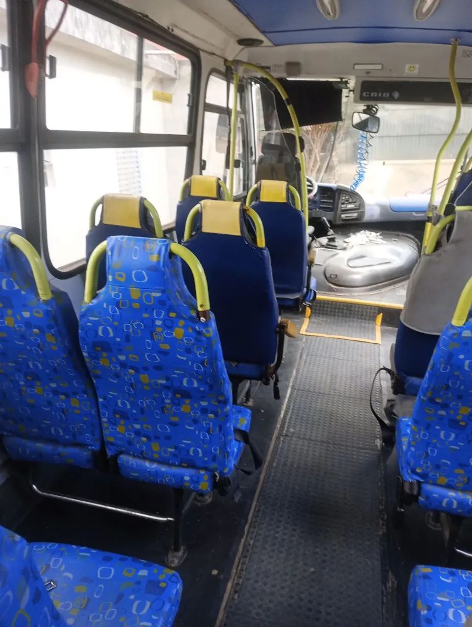 Micro ônibus 26 lugares, pneus novos, cambio e motor já feito e só pegar e trabalhar. - Foto 4