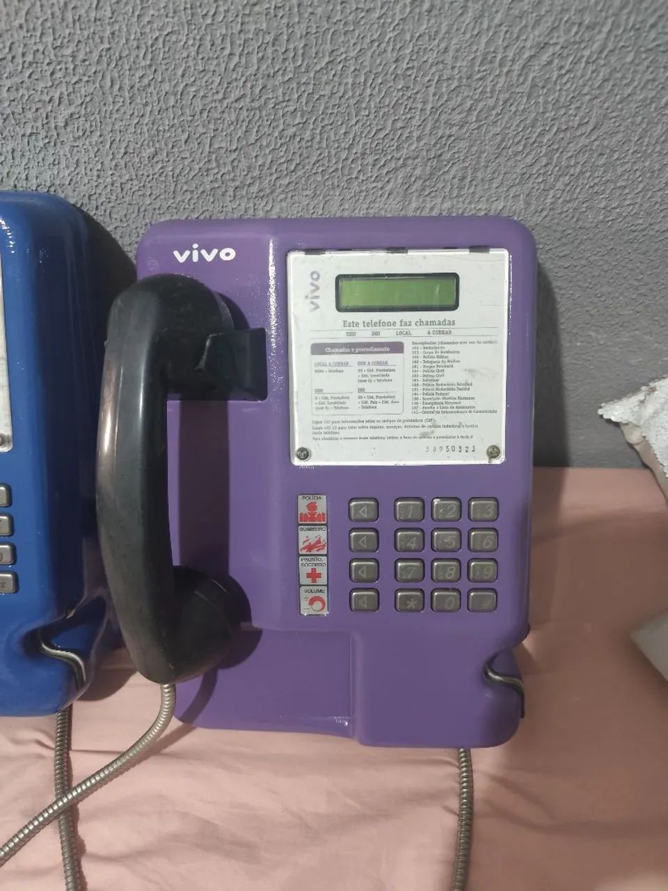 Aparelho de orelhão de cartão Roxo com chave 
