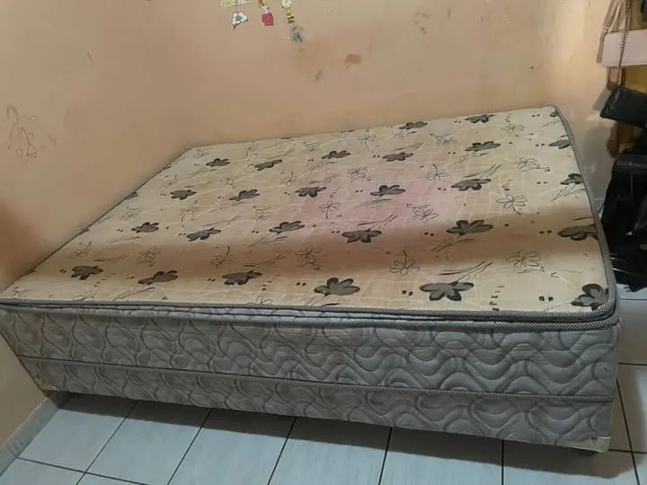 Vendo cama box casal 