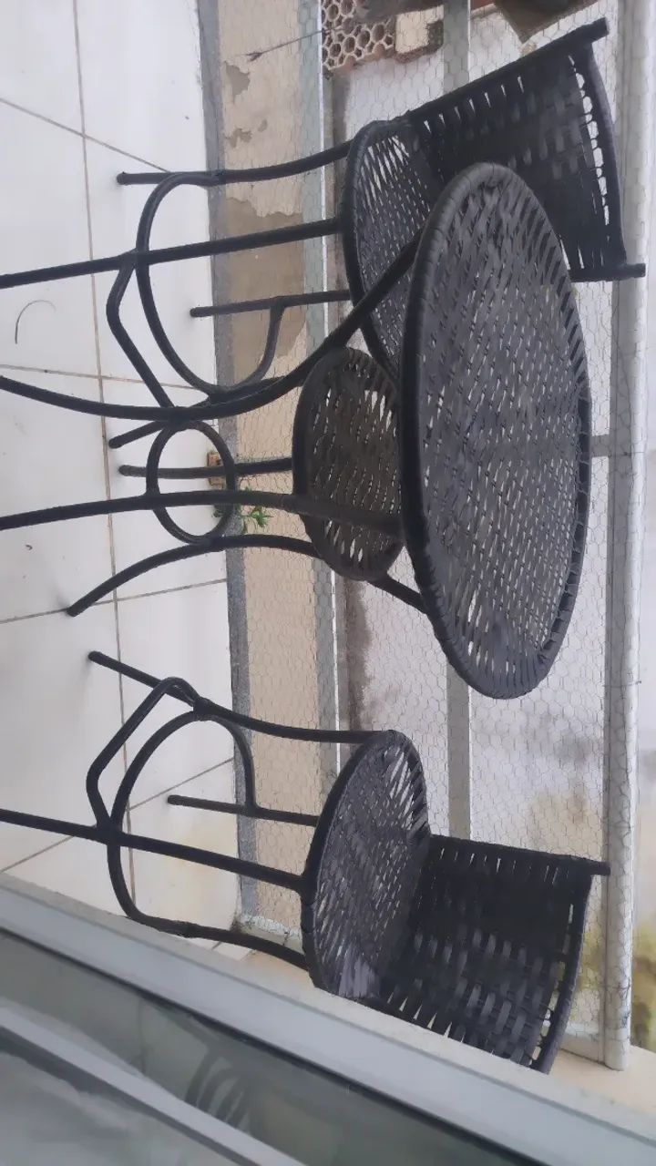 Mesa e cadeiras 