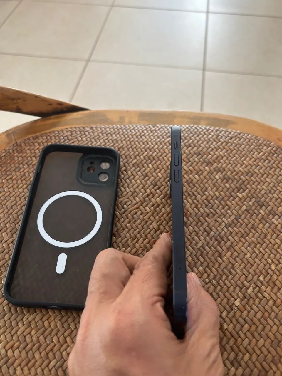 iPhone 12 preto 128 GB - bateria 70% - com capa - ótimo estado - Foto 2