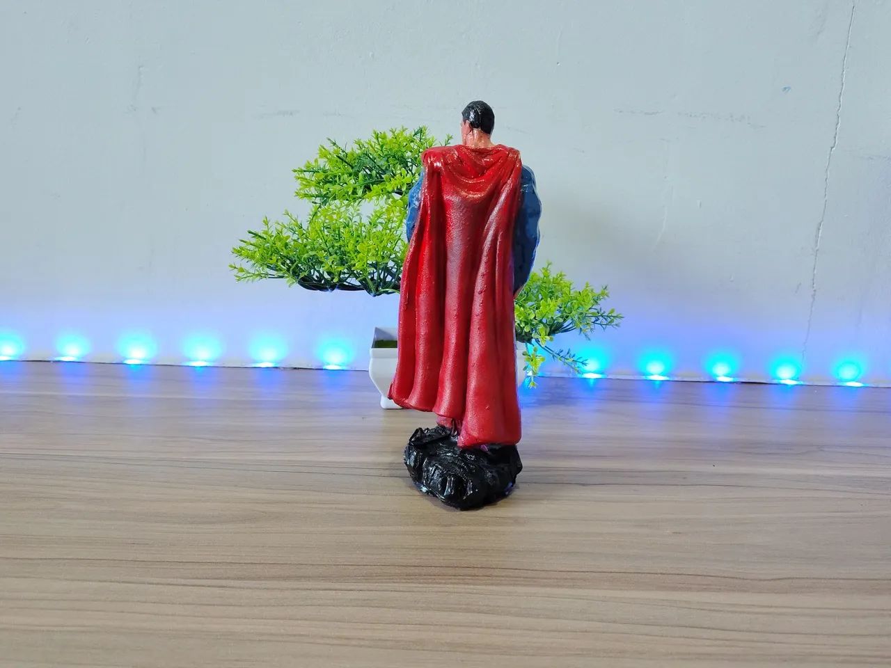 BONECO SUPER HOMEN COLECIONÁVEL EM RESINA  - Foto 3