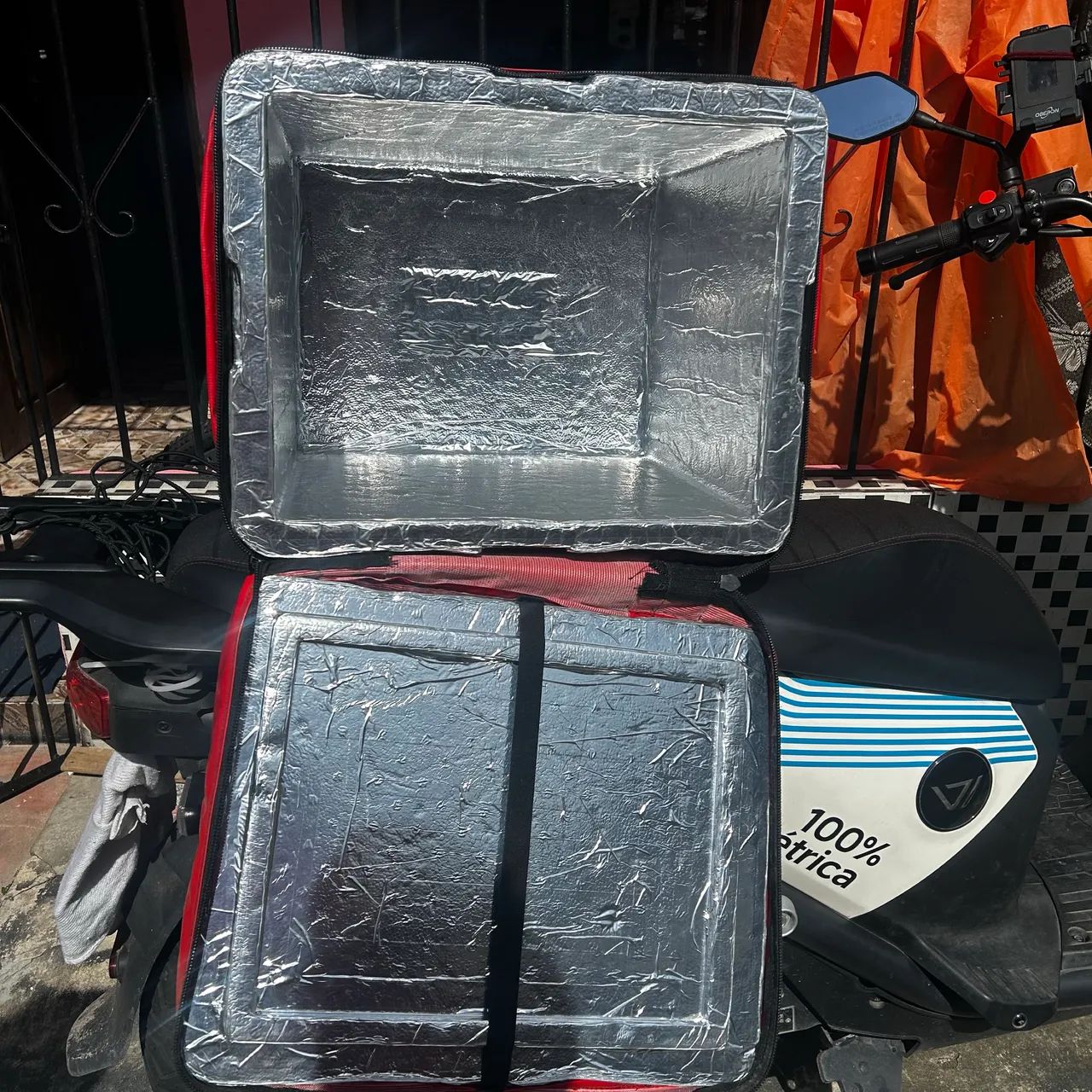 Vende se 2 sofás ( 2 e 3 lugares) e uma bag de entregador  - Foto 4