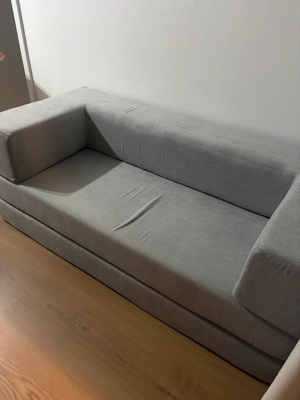Sofá cama na caixa cinza  - Foto 4