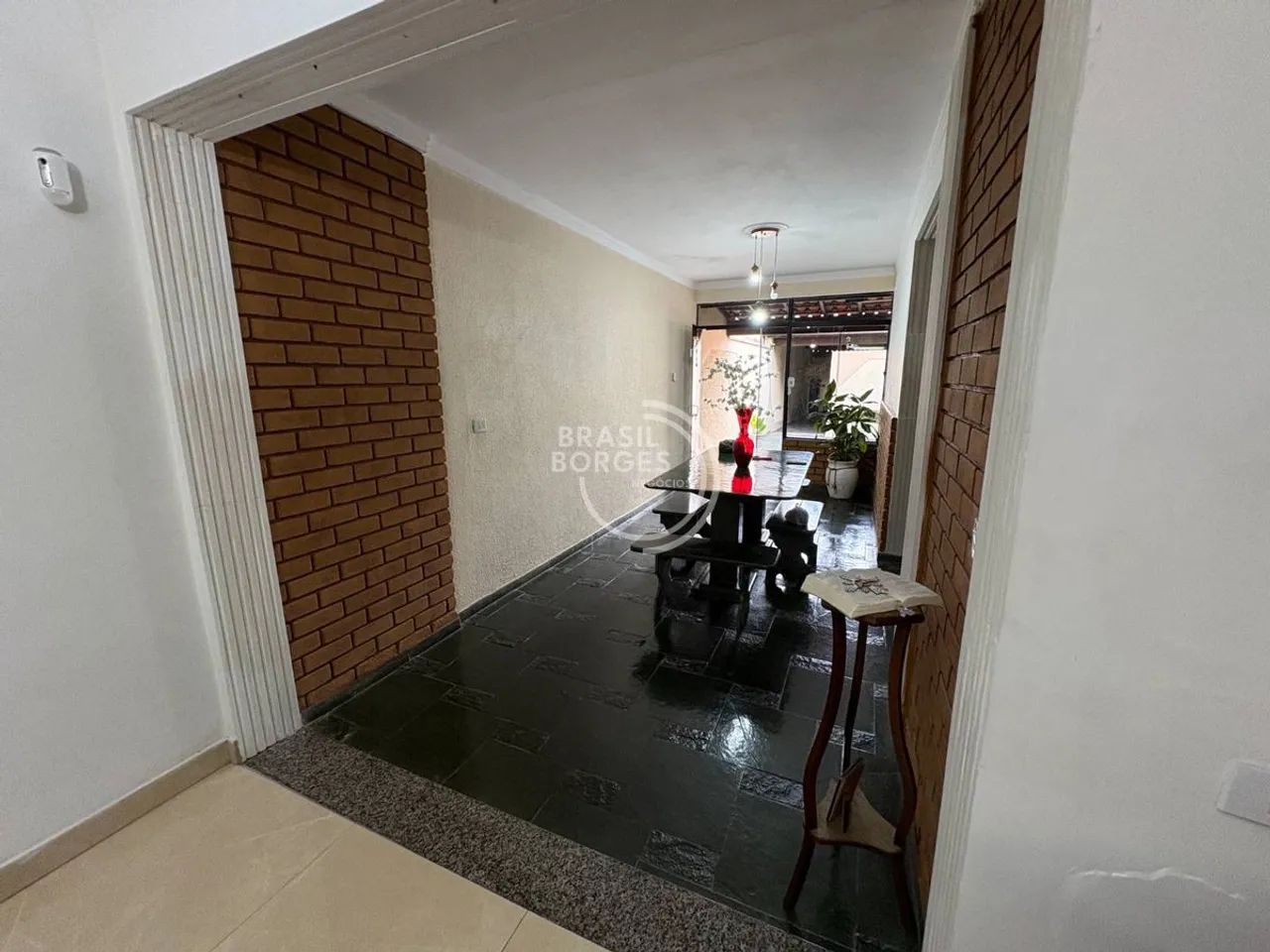 Casa com 3 amplos dormitórios em uma área útil de 240 m² - Foto 4