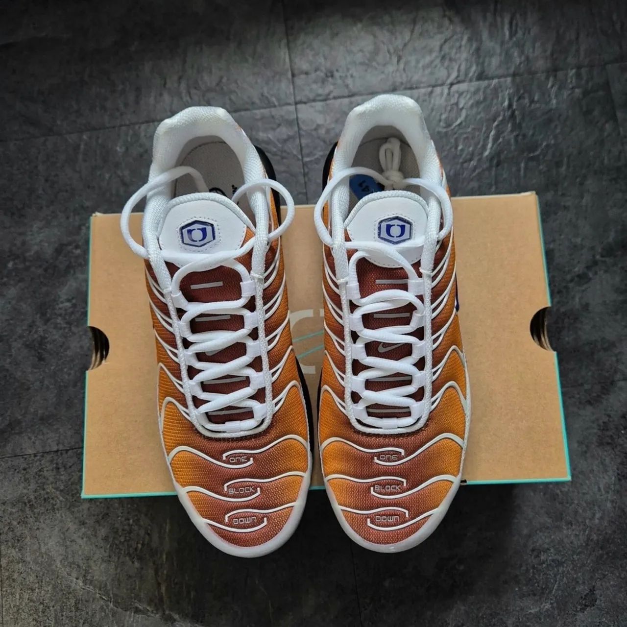 Air Max plus one block down - Foto 2