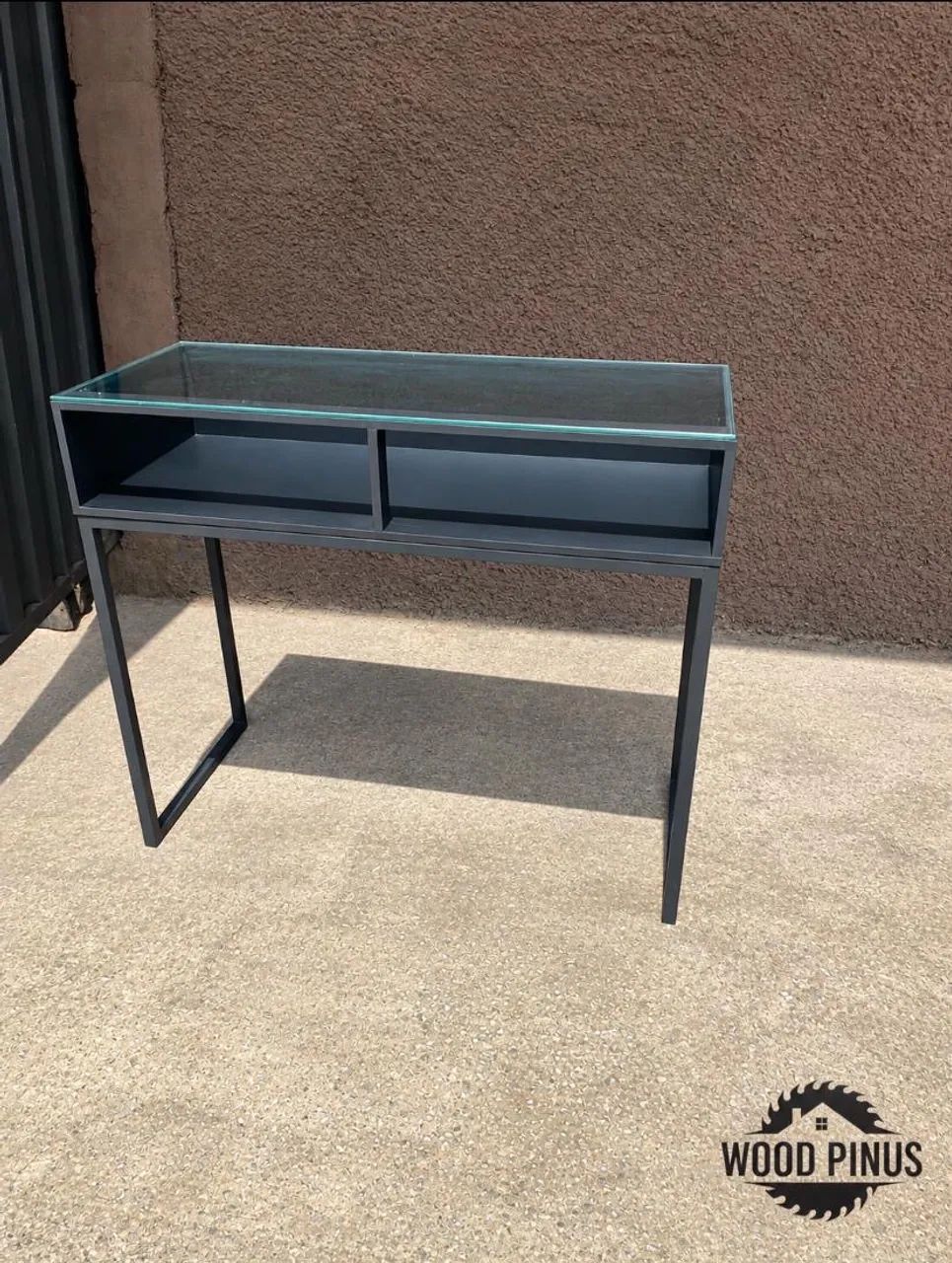 Mesa expositora para loja com tampo de vidro temperado 8 mm