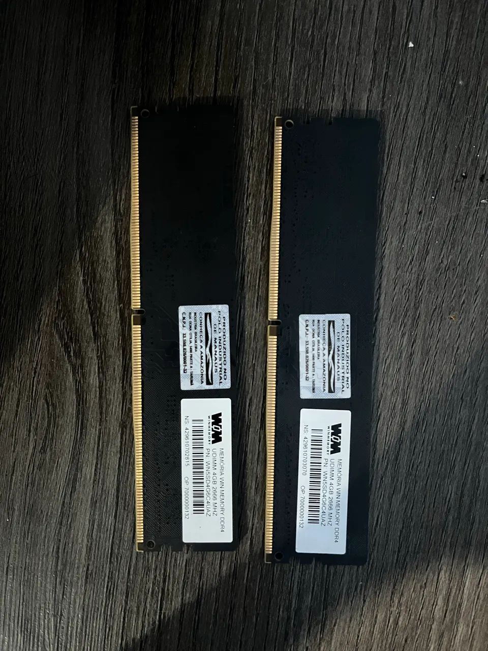 Pentes Memoria RAM (8GB, 4GB cada)