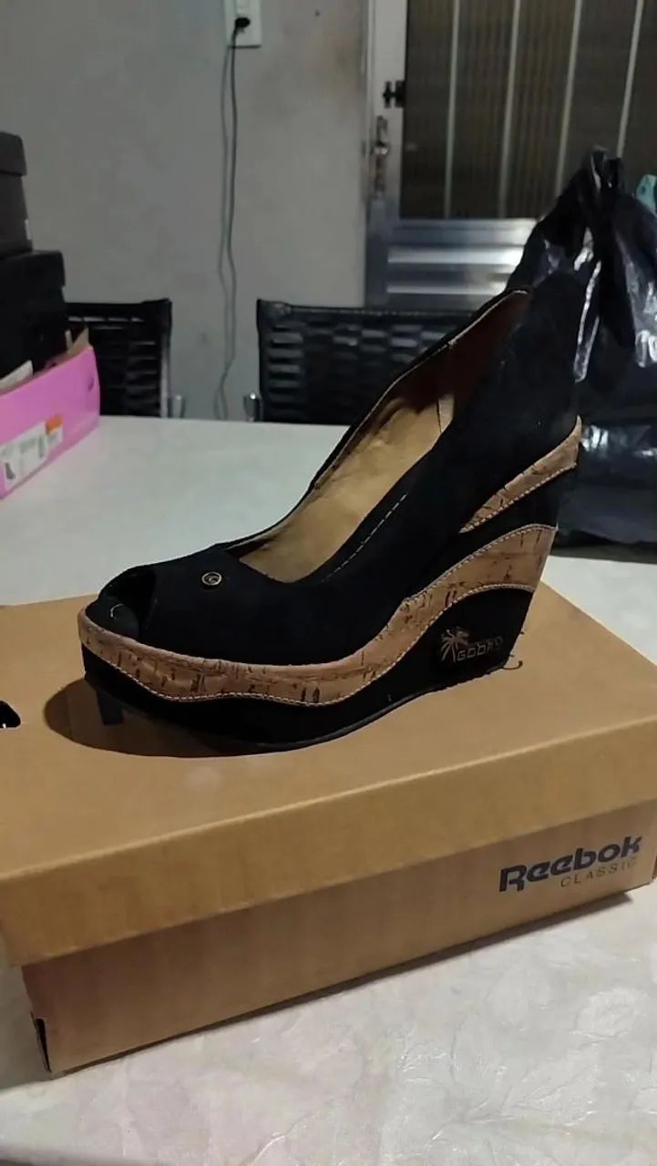 Roupas e sapatos - Foto 2
