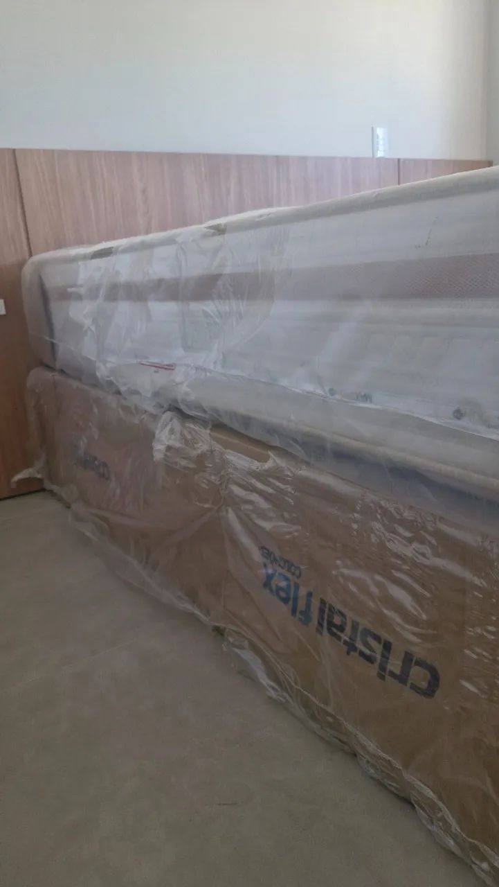 Uma cama de casal Queen com box baú nova embalada - Foto 3