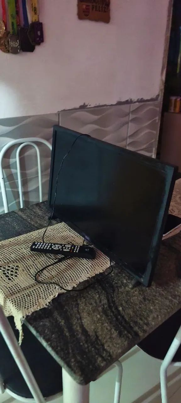 TV não é smart 24 polegadas funcionando perfeitamente não precisa de conversor 