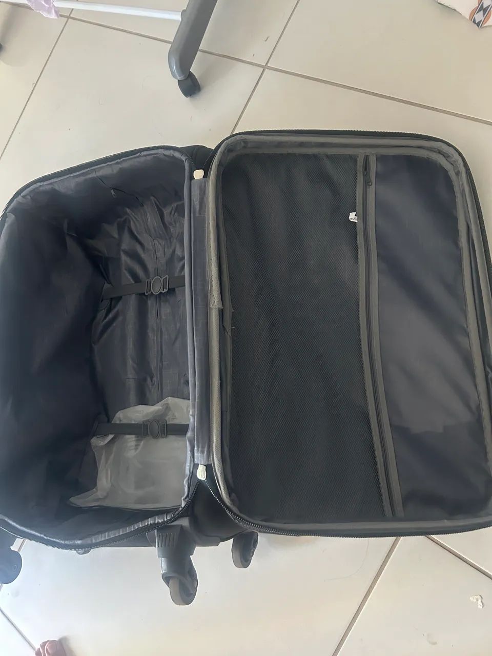 Mala de viagem grande 23kg preta - Foto 3