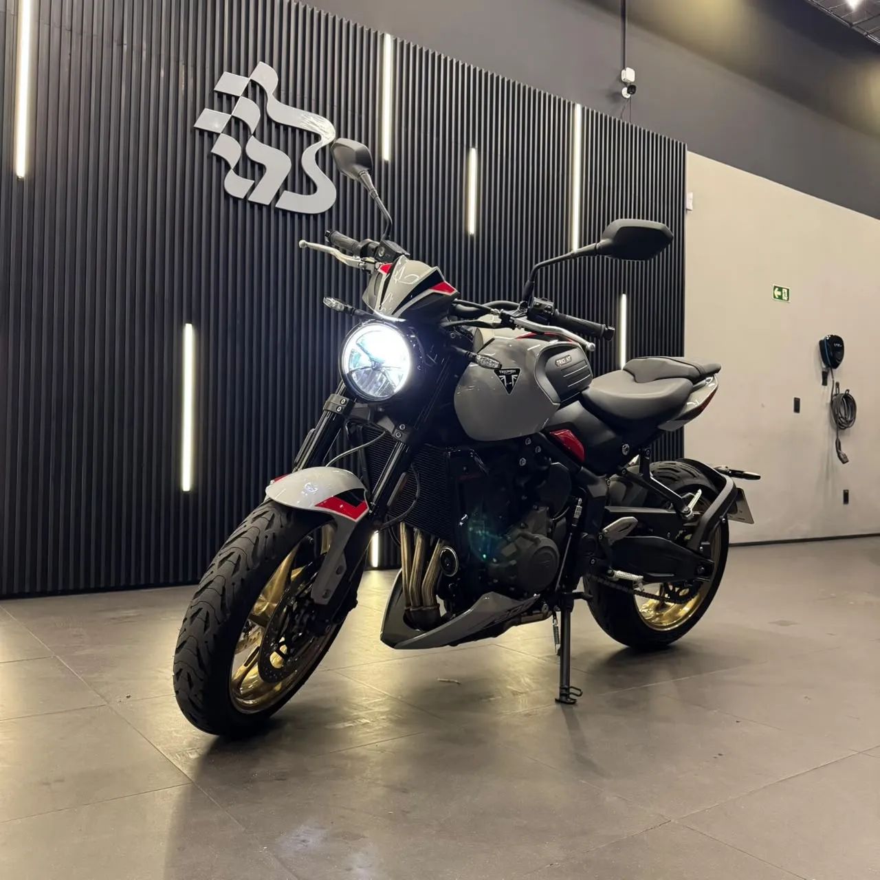 Triumph TRIDENT 800