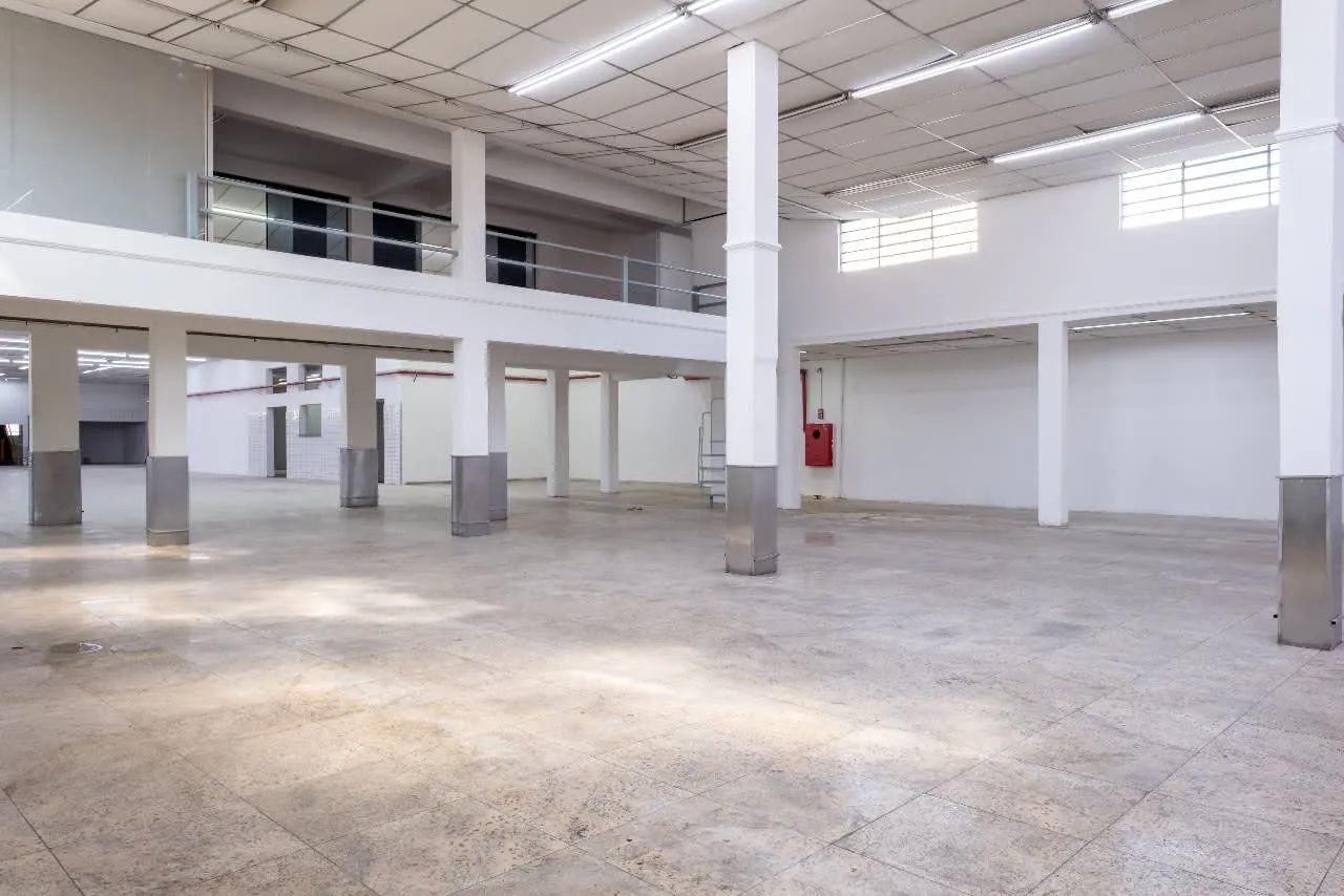 Galpão na Rua Victória Simionato, 796  3610 m² - Foto 3
