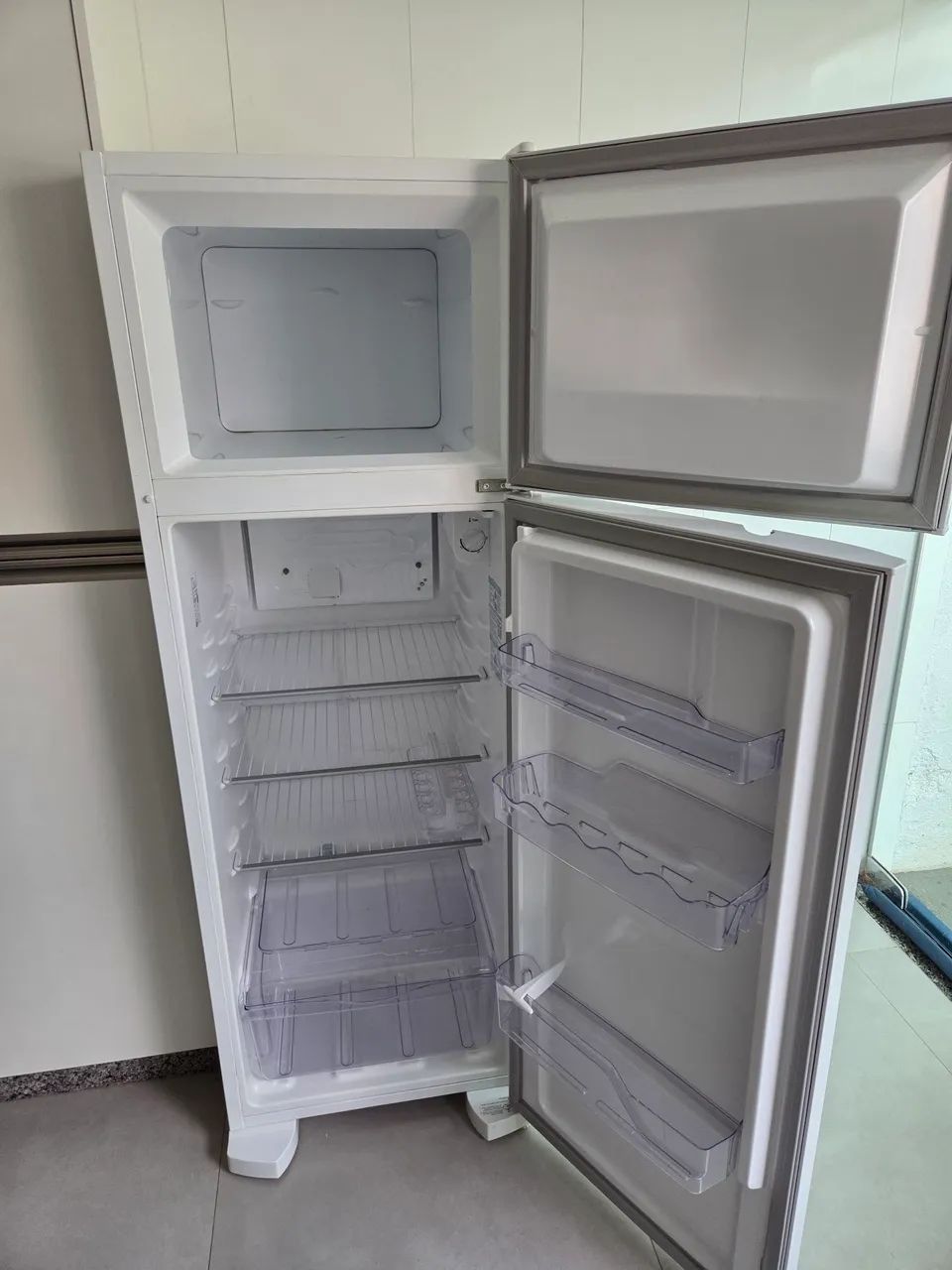Geladeira Eletrolux 260L Duplex - Foto 3