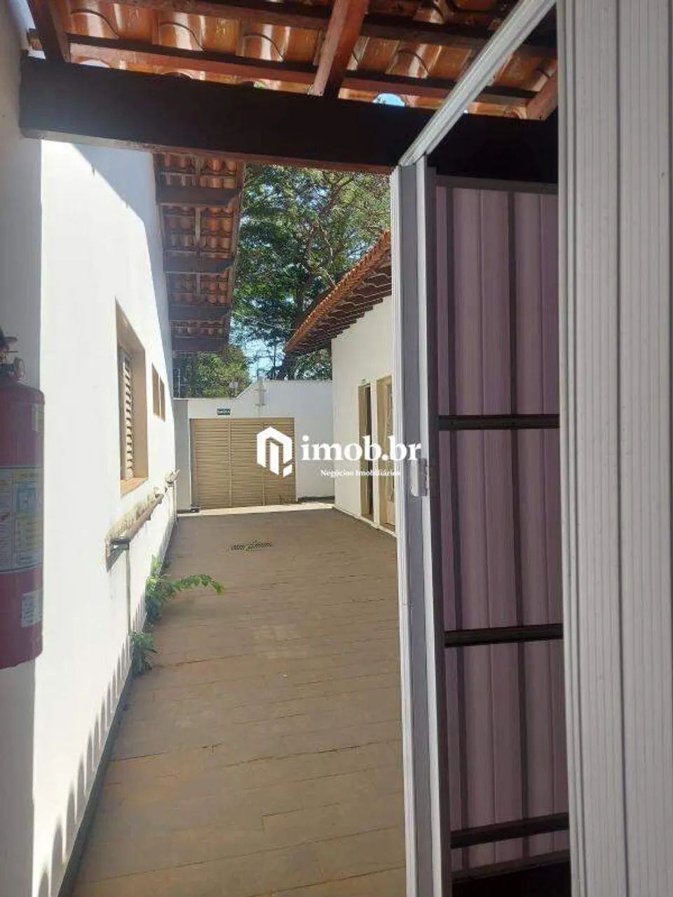 Casa para Locação no Bairro Mercês com 3 Suítes, Edícula e Garagem - Foto 5