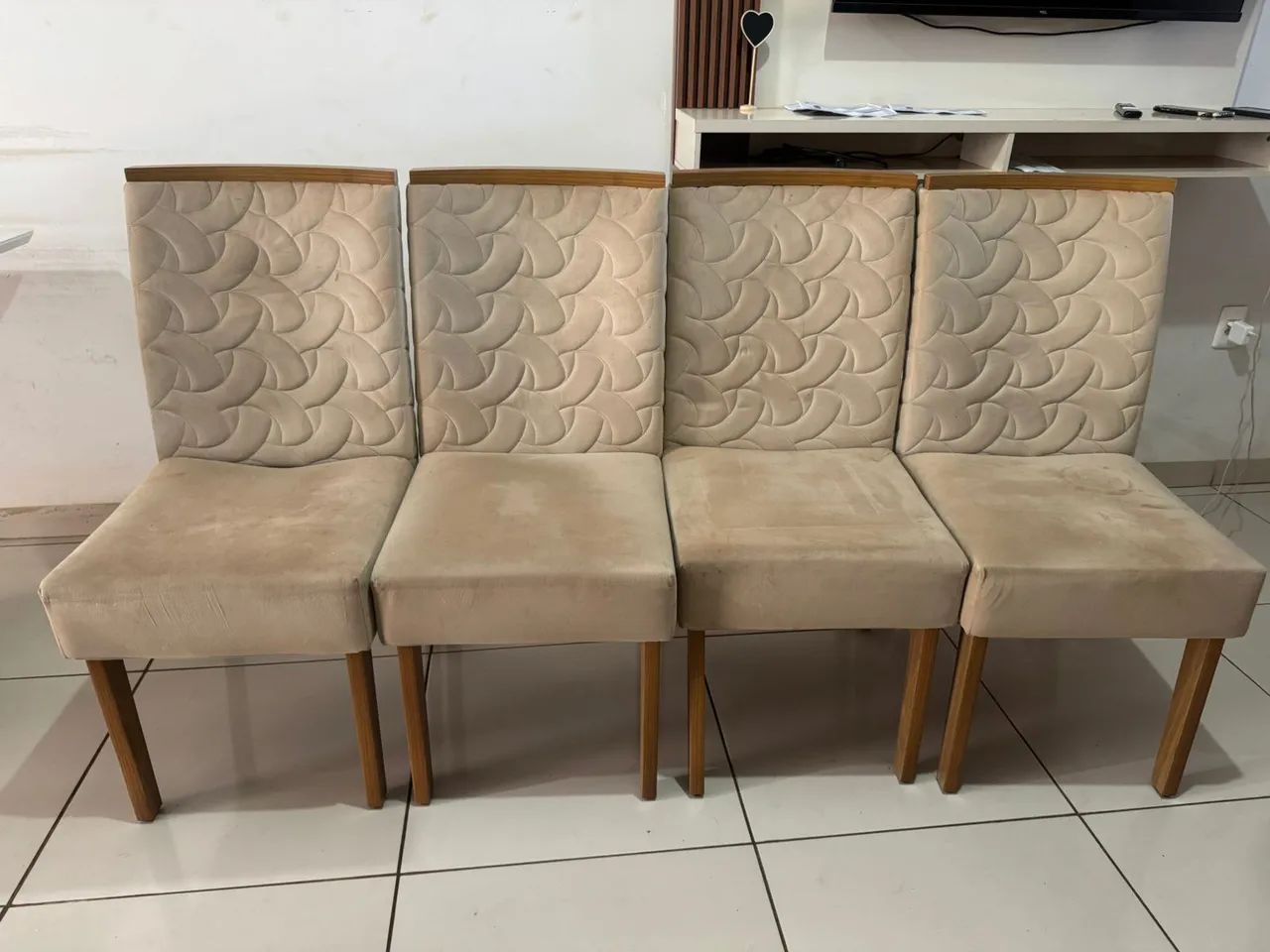 Vendo mesa c/ cadeiras!64962147539841124