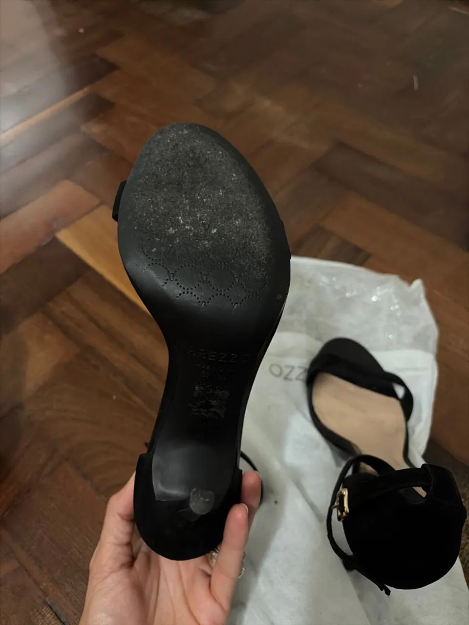 Sandália Arezzo Isabelli preta - Foto 4