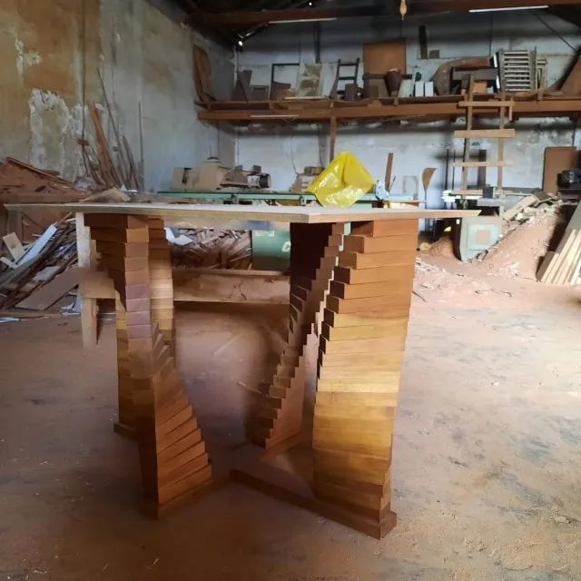 Pé de Mesa De Madeira Imbuia - Foto 2