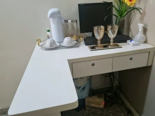 Mesa com gavetas - Foto 2