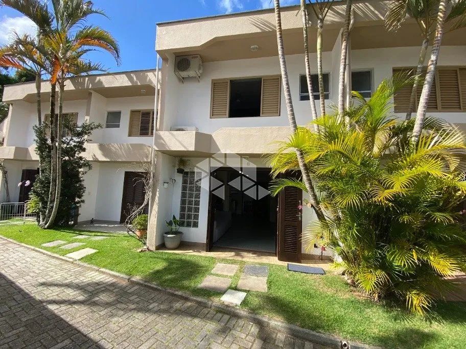 Casa sobrado semimobiliada com 2 quartos/dormitórios no bairro Jurerê, em Florianópolis- S