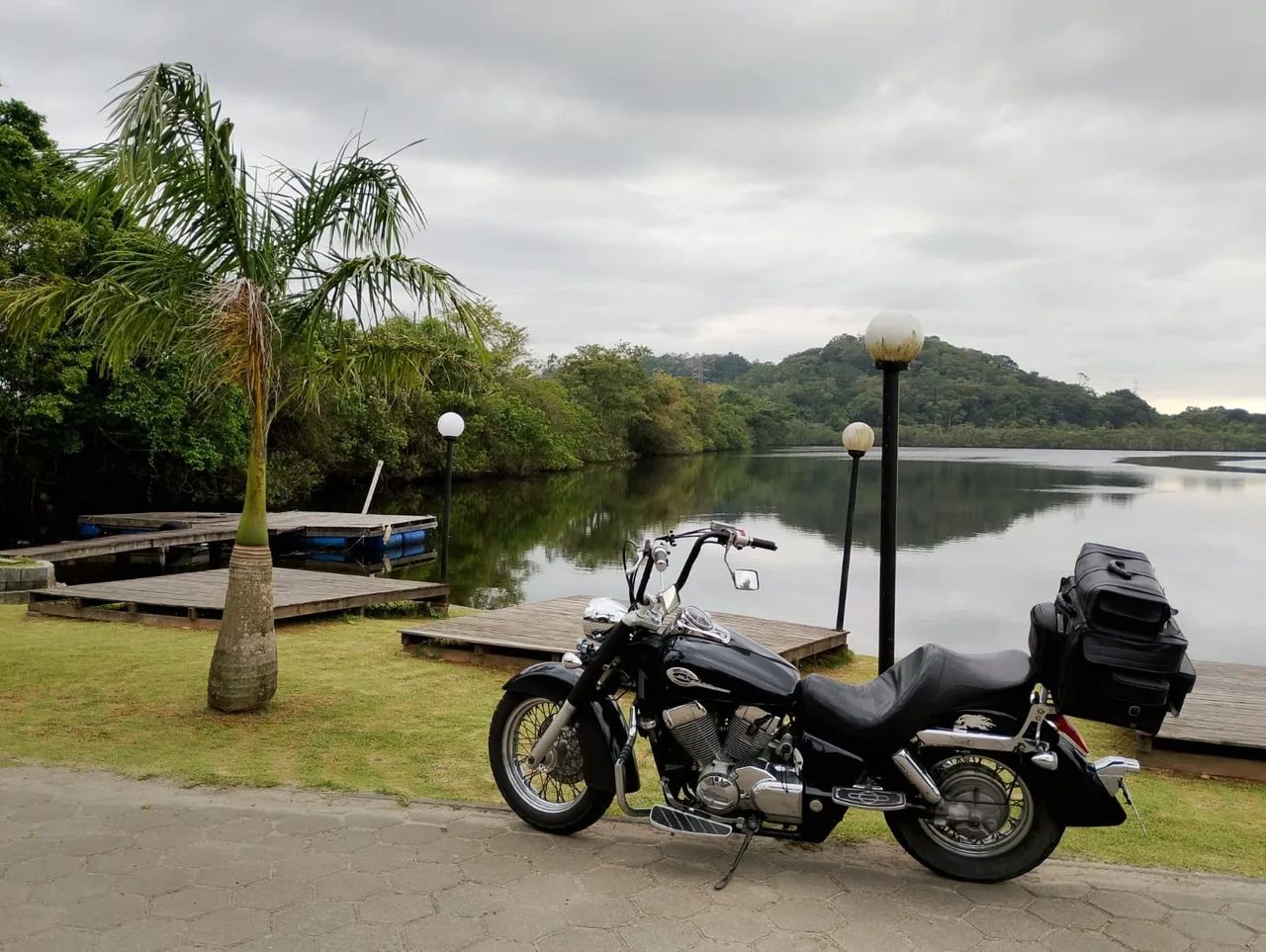 Shadow 750