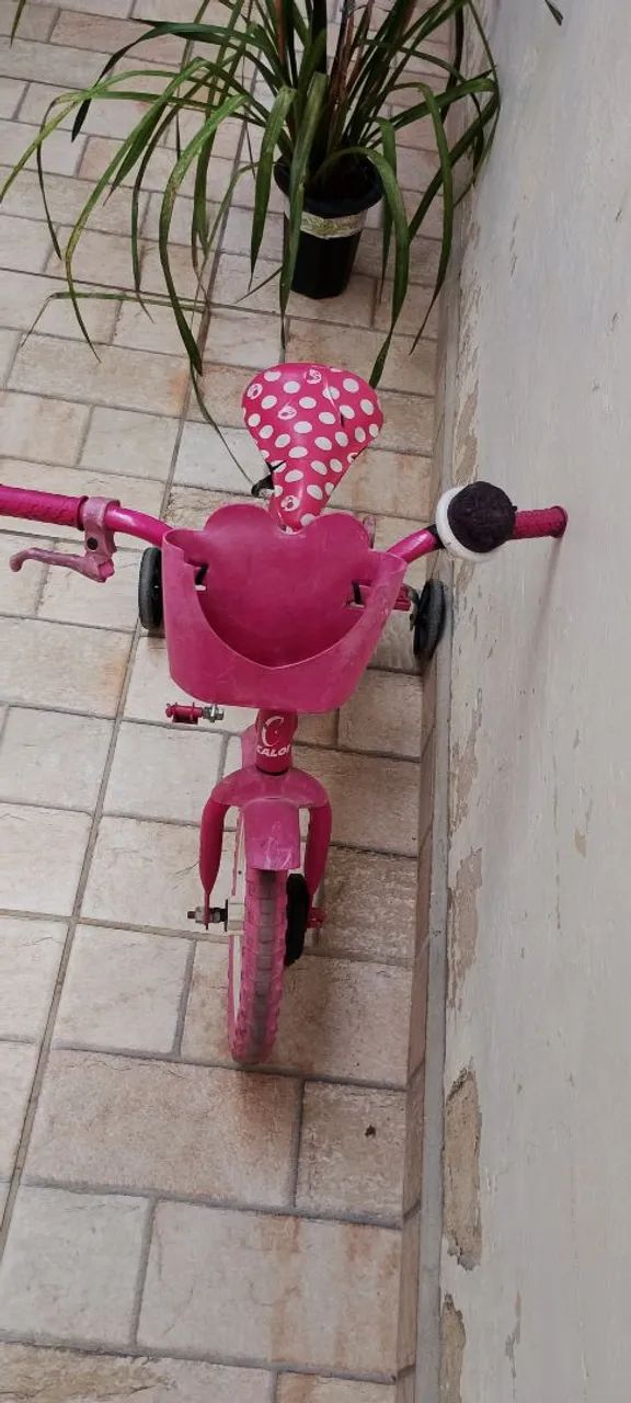 Bicicleta infantil Rosa usada Aro12 - com rodinhas  - Foto 3