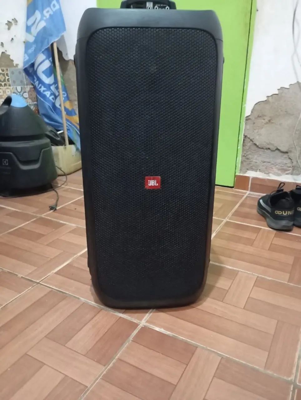 Caixa JBL adaptada 