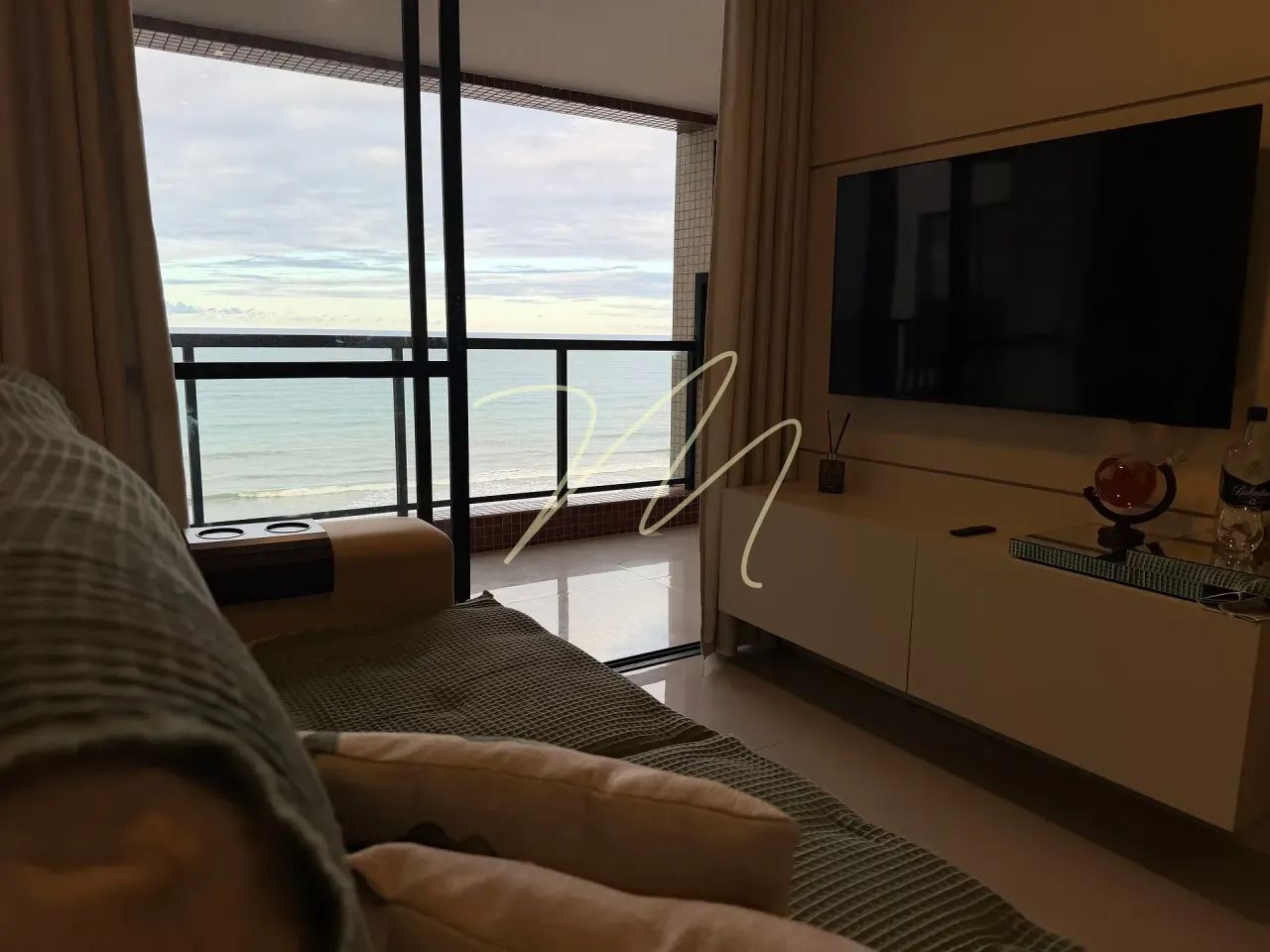 Apartamento 2 quartos mobiliado frente mar - Foto 3