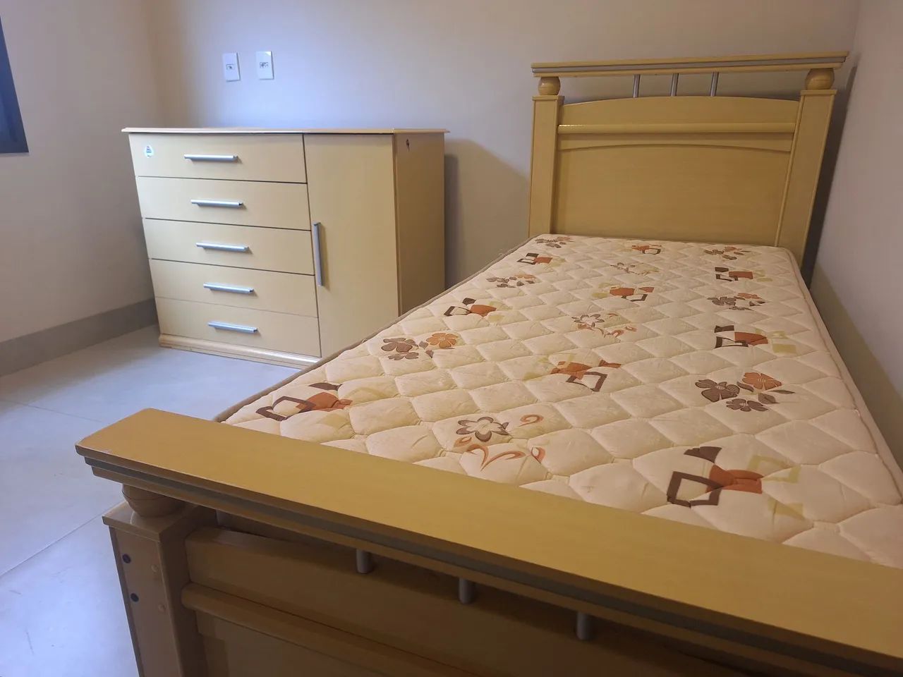 Cama de solteiro com colchão  - Foto 2
