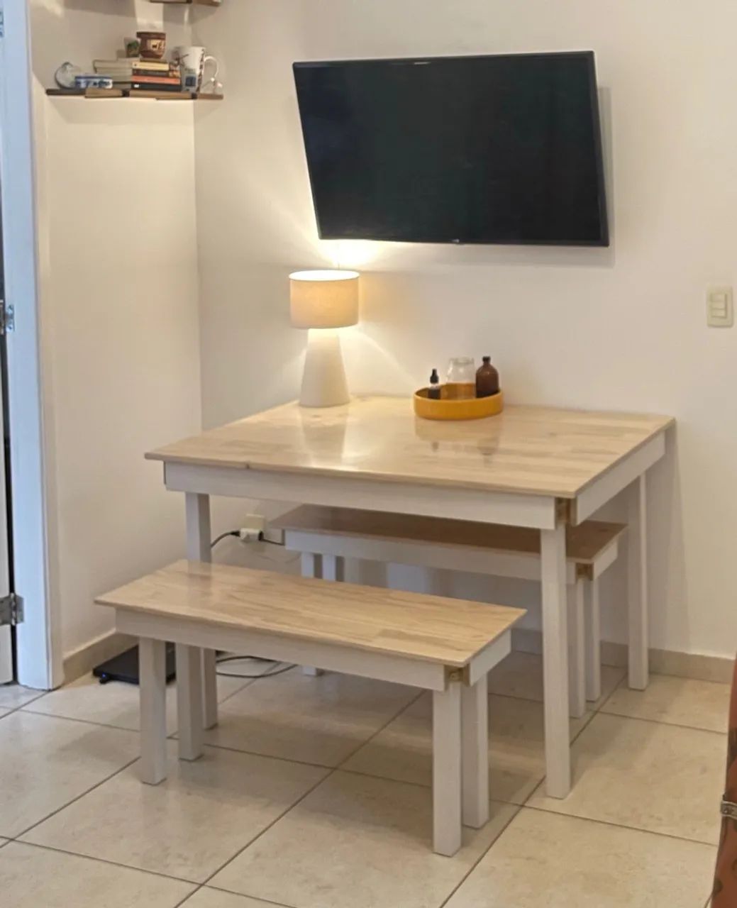 Mesa Madeira com 2 bancos