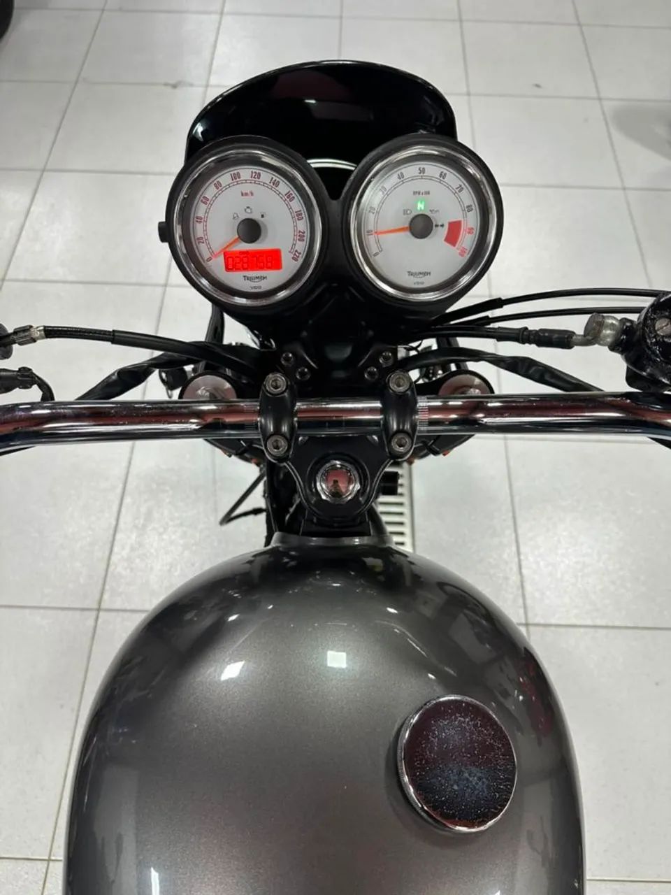 TRIUMPH THRUXTON 900 - Foto 4