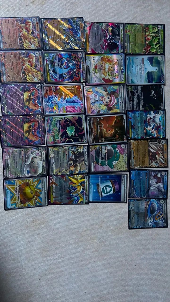 Lote com 25 cartas Pokémon 