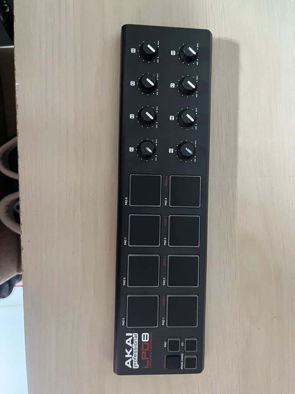 Akai LPD8 Laptop Pad Controller (primeira geração)