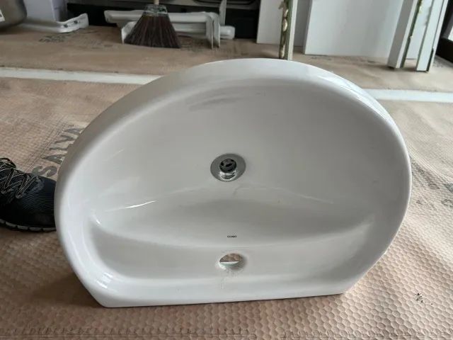 Deca L915.17 Wall-Mounted Washbasin with Column – New (Removed from Construction Site)