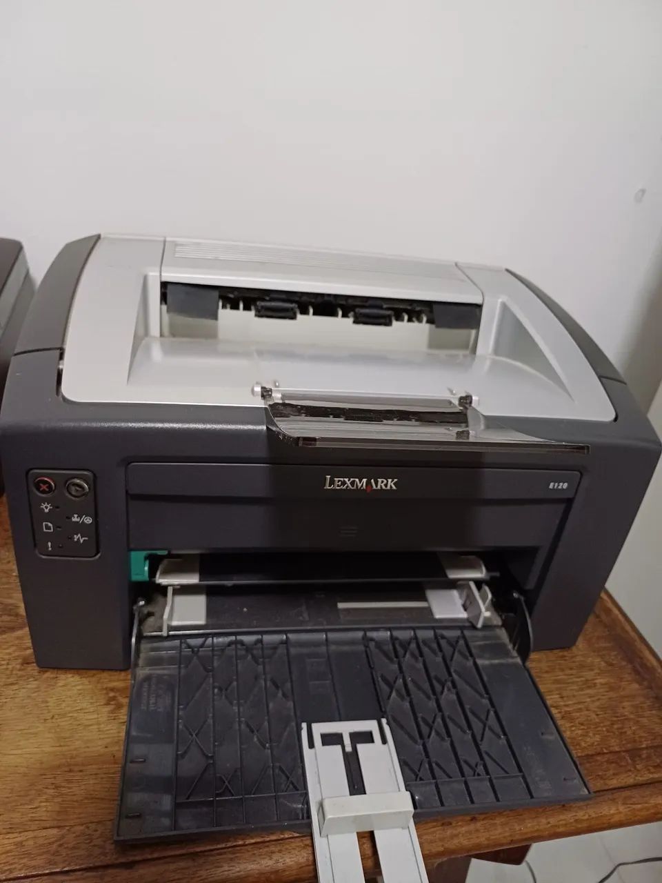 2 Impressoras: laser monocromática LEXMARK E120 e multifuncional jato de tinta EPSON TX125