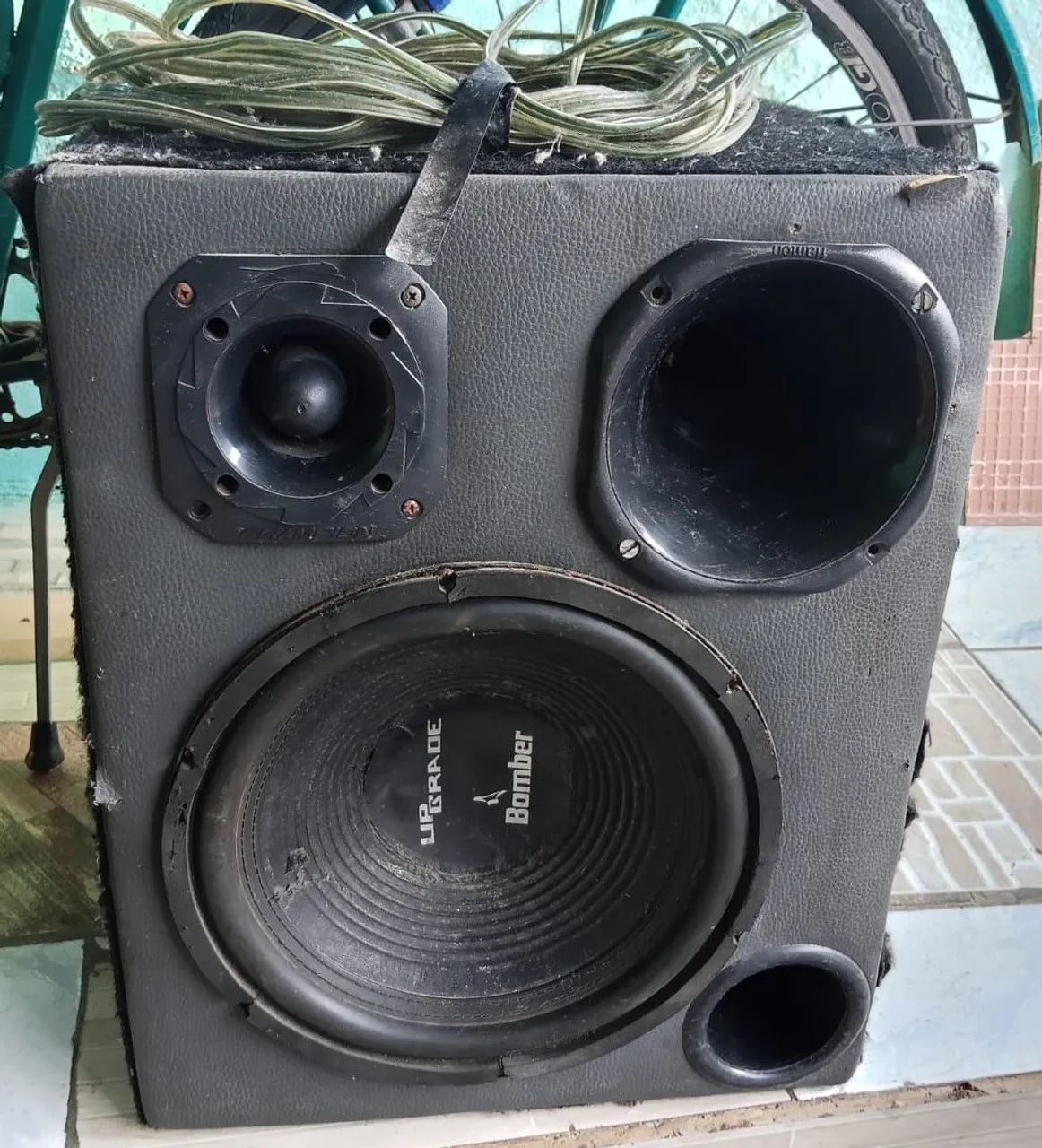 Caixa de som upgrade Bomber boca de 12 funcionando perfeitamente
