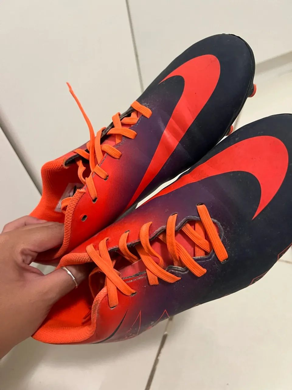 Chuteira Nike Hypervenom laranja rosa e roxa  - Foto 4