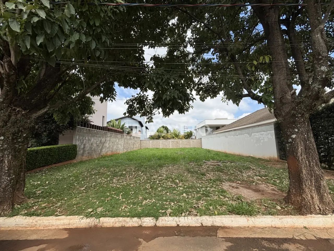 Terreno à venda no condomínio Parque dos Ypês