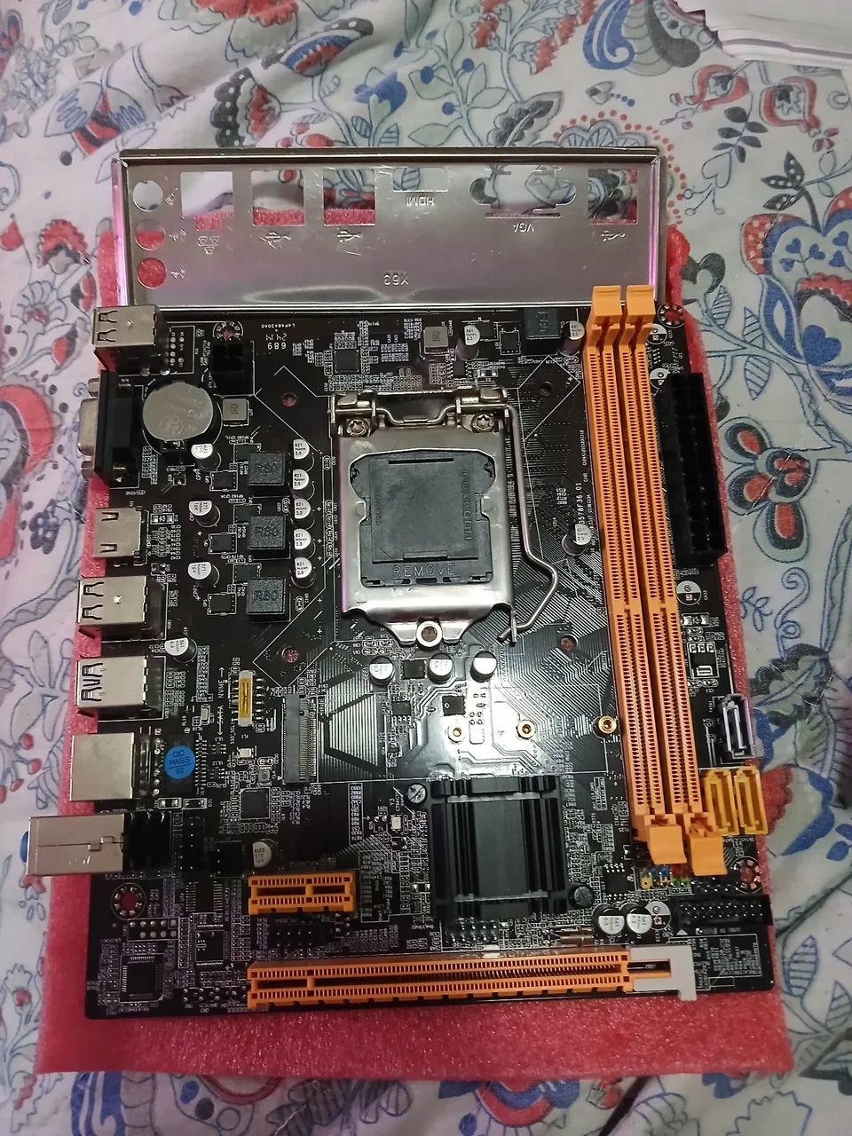 Placa mãe B75 Socket LGA 1155(com poucos defeitos)