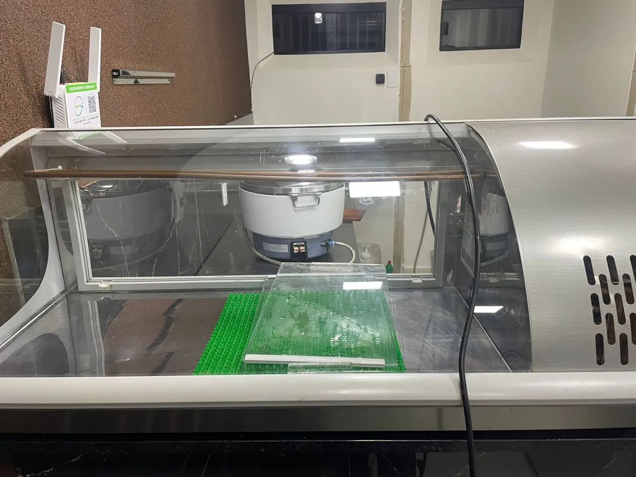 Vende-se vitrine fria para colocar peixe semi nova  - Foto 3