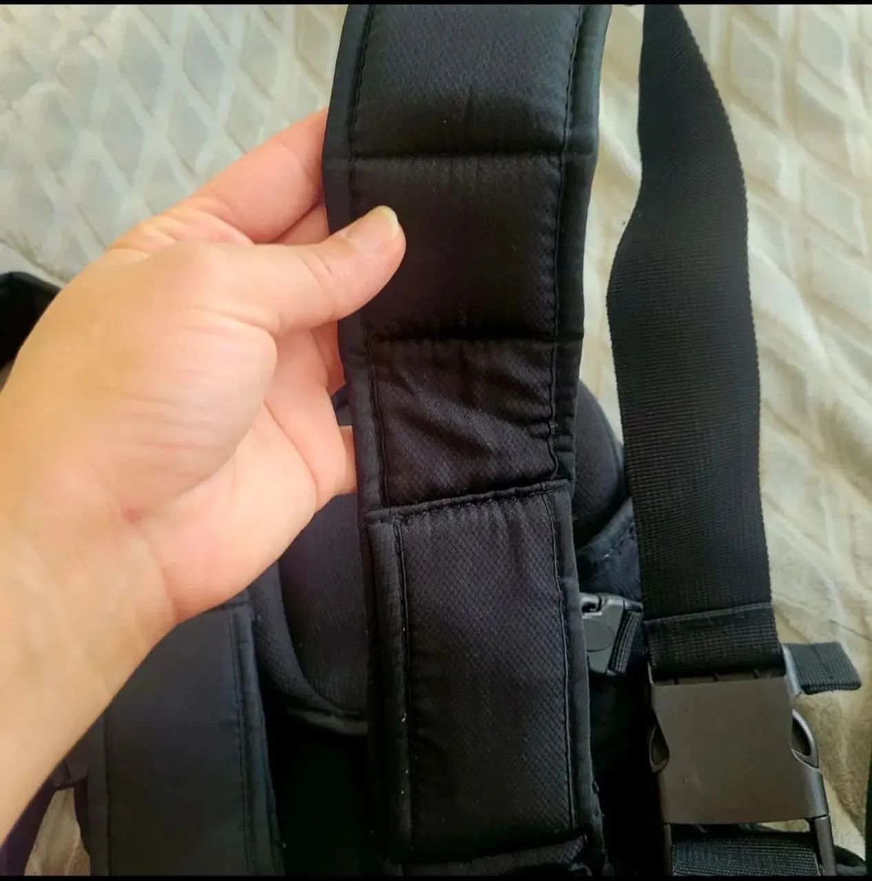 Canguru kababy preto ergonômico  - Foto 3